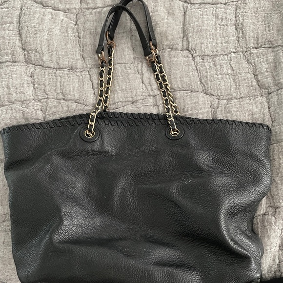 Black and Gold Tory Burch Handbag - Picture 2 of 4